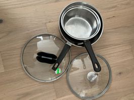 2 Töpfe und 2 Deckel, Deckel passen nicht auf die Töpfe