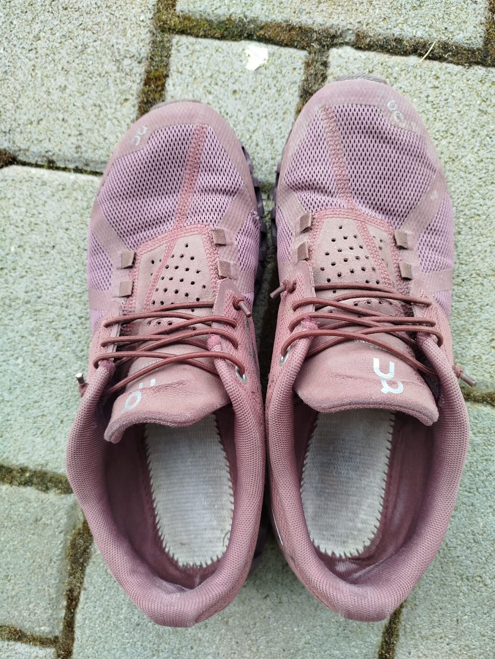 Scarpe da donna: On Cloud Damen Laufschuhe Gr. 40.5 – Usato da Hohentannen venduto da MagmaCollectibles 2