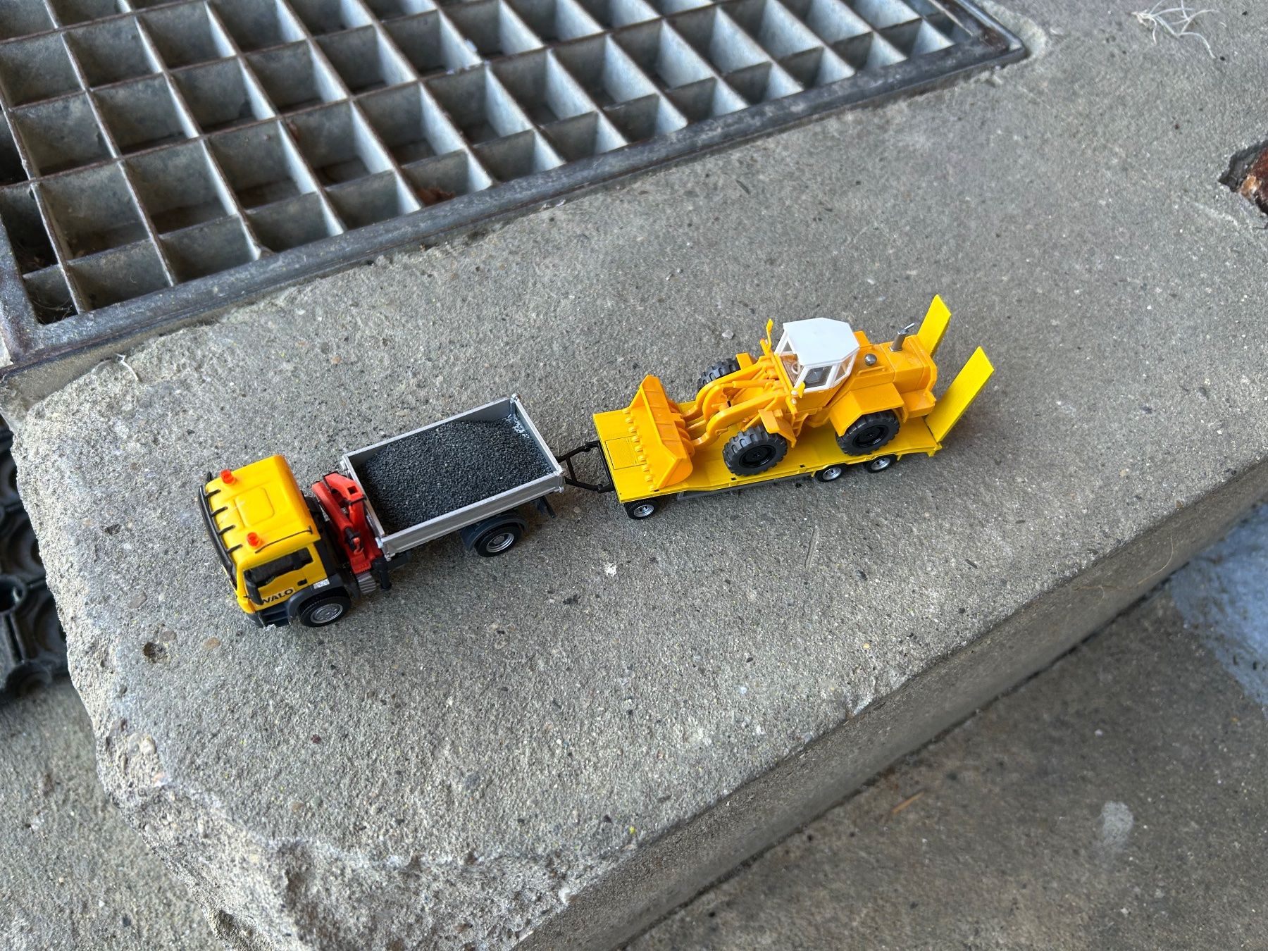 Herpa Modellini d'auto: MAN Kranwagen mit Anhänger – Nuovo (secondo la descrizione) da Meienried venduto da janosch7 6