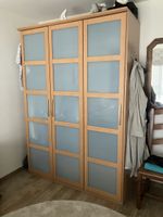 Kleider Schrank