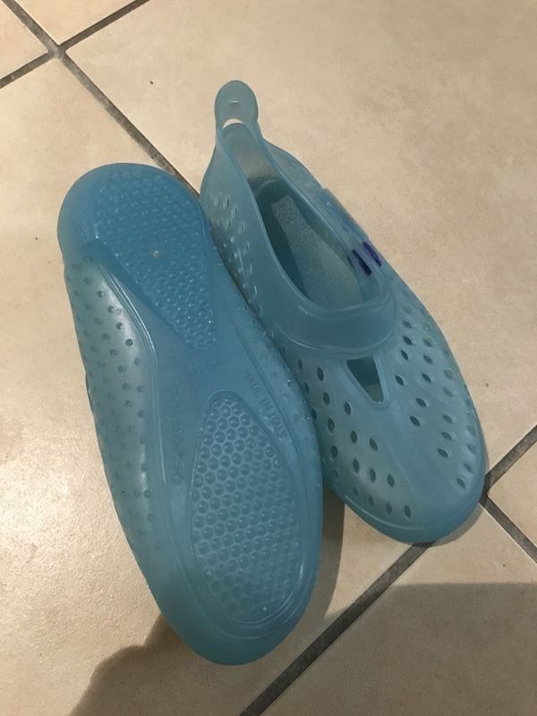 Scarpe per ragazzi: Neuwertige Badeschuhe hellblau 29/30 – Nuovo (secondo la descrizione) da Bergdietikon venduto da antovale 1