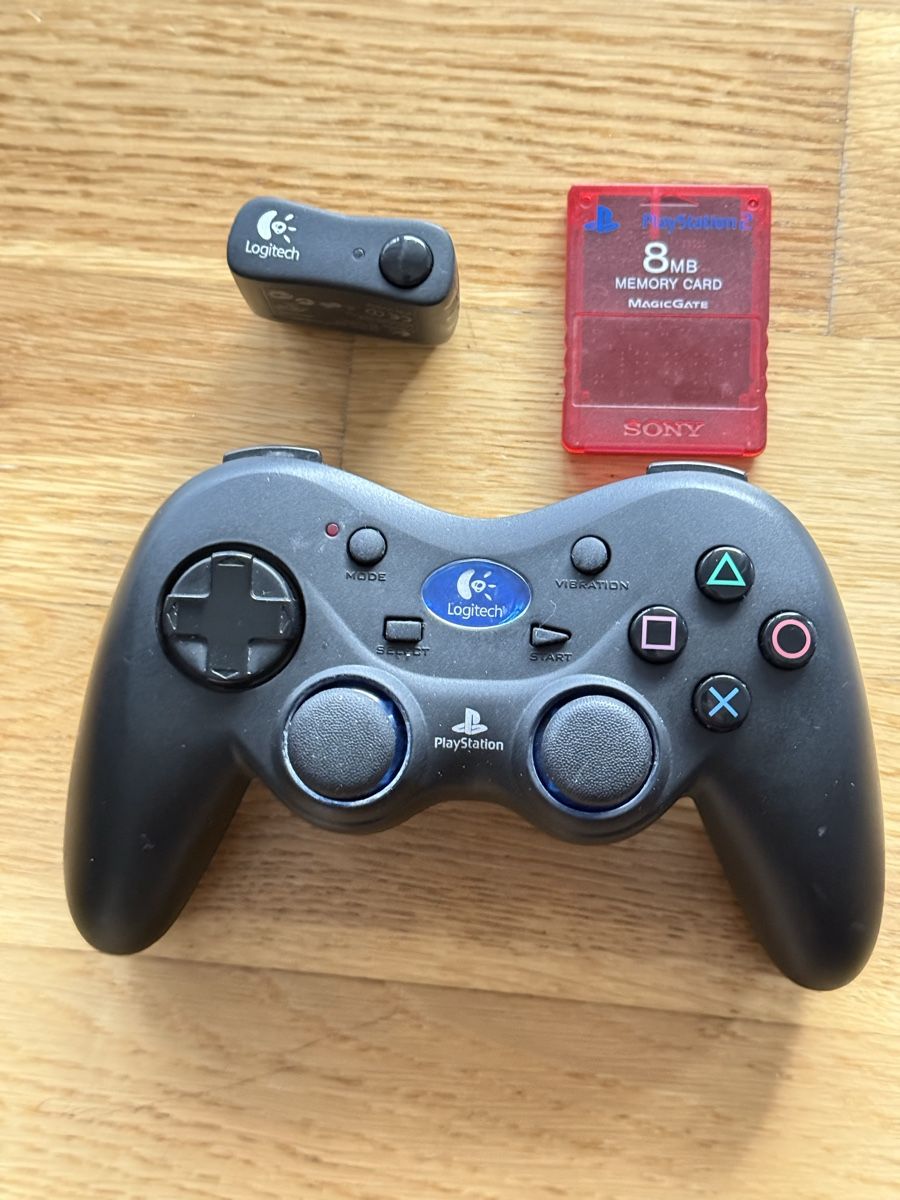 Sony Konsolen: Sony PS2 Fat SCPH-50004 + Logitech Wireless + 2 Spiele – Gebraucht aus Fehraltorf von Lenal01 5