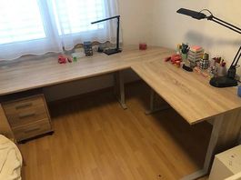 Grosser Eckschreibtisch, guter Zustand, wenig gebraucht