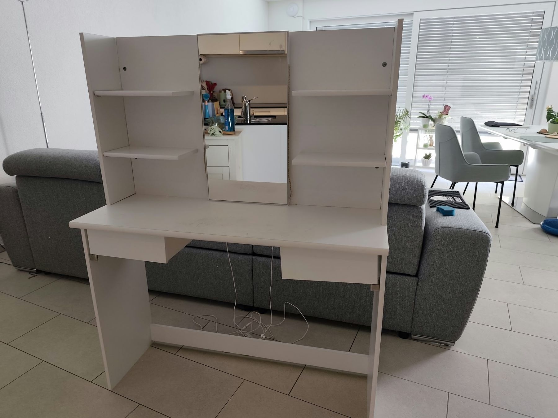 Tavoli da trucco: GRATIS cooler Schminktisch mit Licht – Usato da Kloten venduto da sbo_n2th