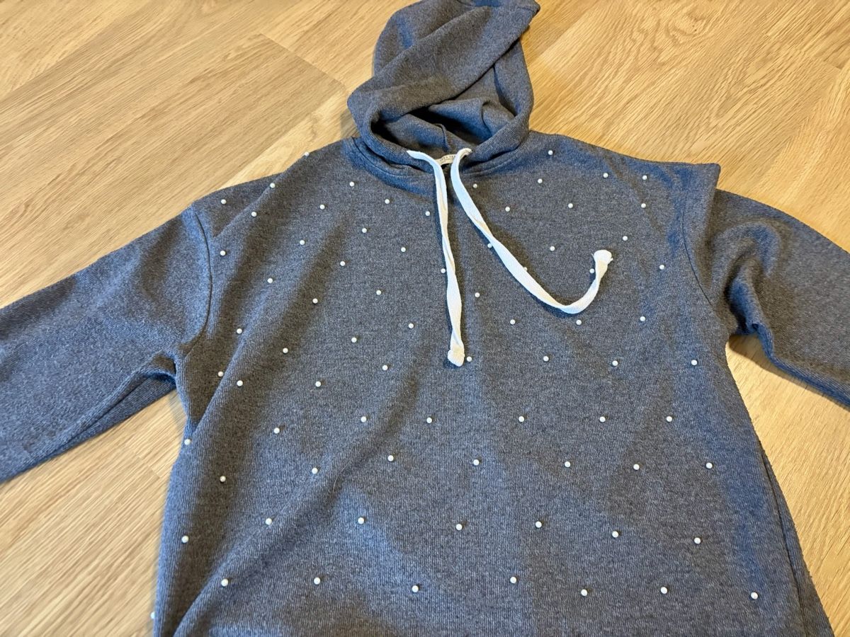 Zara Maglioni & Felpe: Grauer ZARA Knit Kapuzenpullover mit Perlen – Usato da Baden venduto da Tiffany6878 3