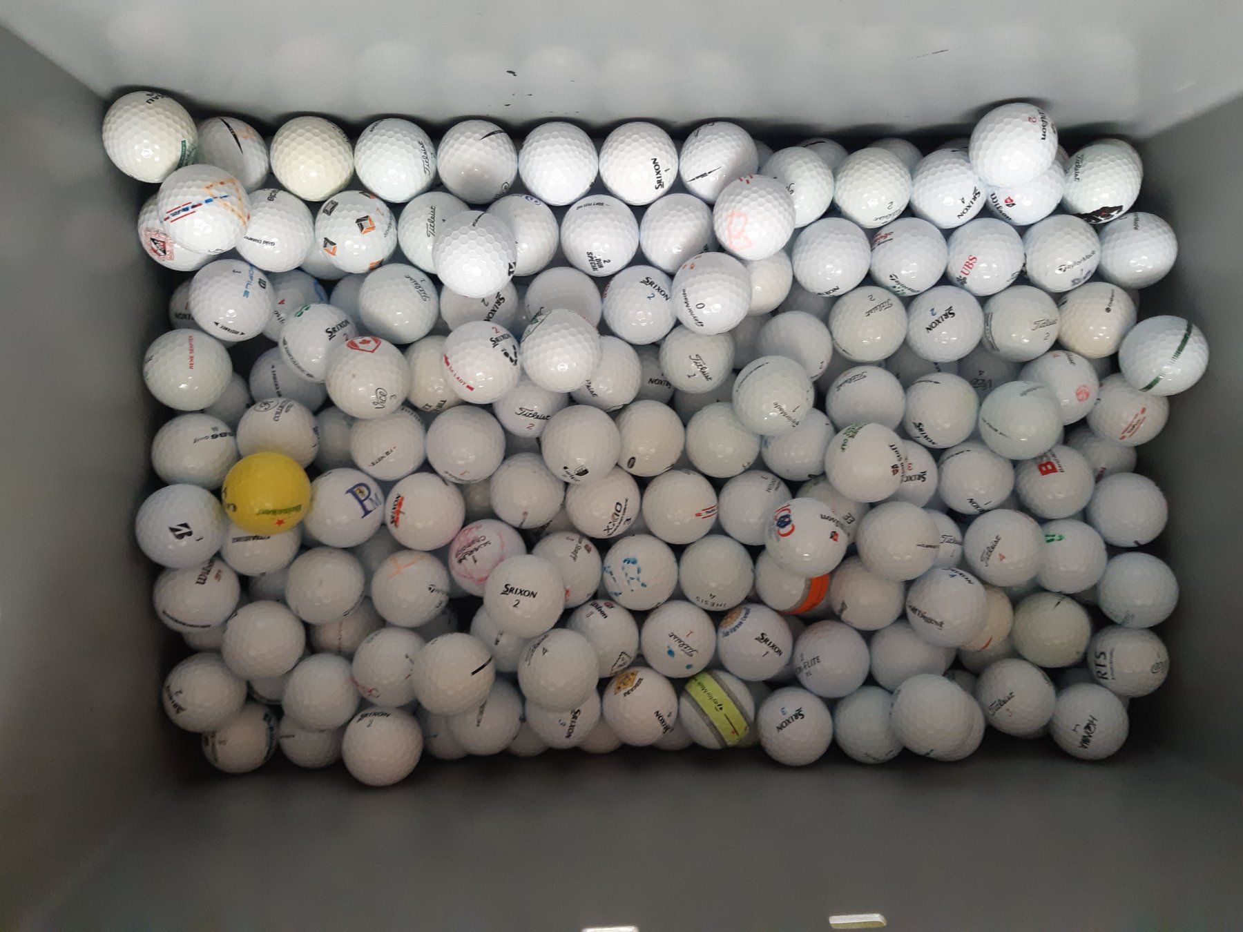 Palloni: Palline golf/Golfbäll – Usato da Magliaso venduto da Dlele