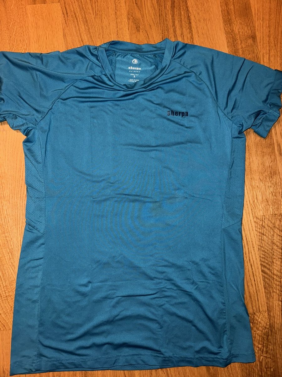 Sherpa T-Shirts: Sherpa Trainingsshirt **NEUWERTIG** – Neu (gemäss Beschreibung) aus Allschwil von KShing 3