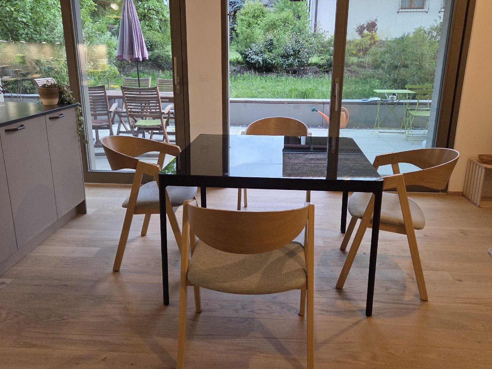 Ikea Tische: table ikea noir en verre – Gebraucht aus Gy von mic_gc86 3