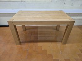 Tisch aus Holz von Ikea Modell Höhsby