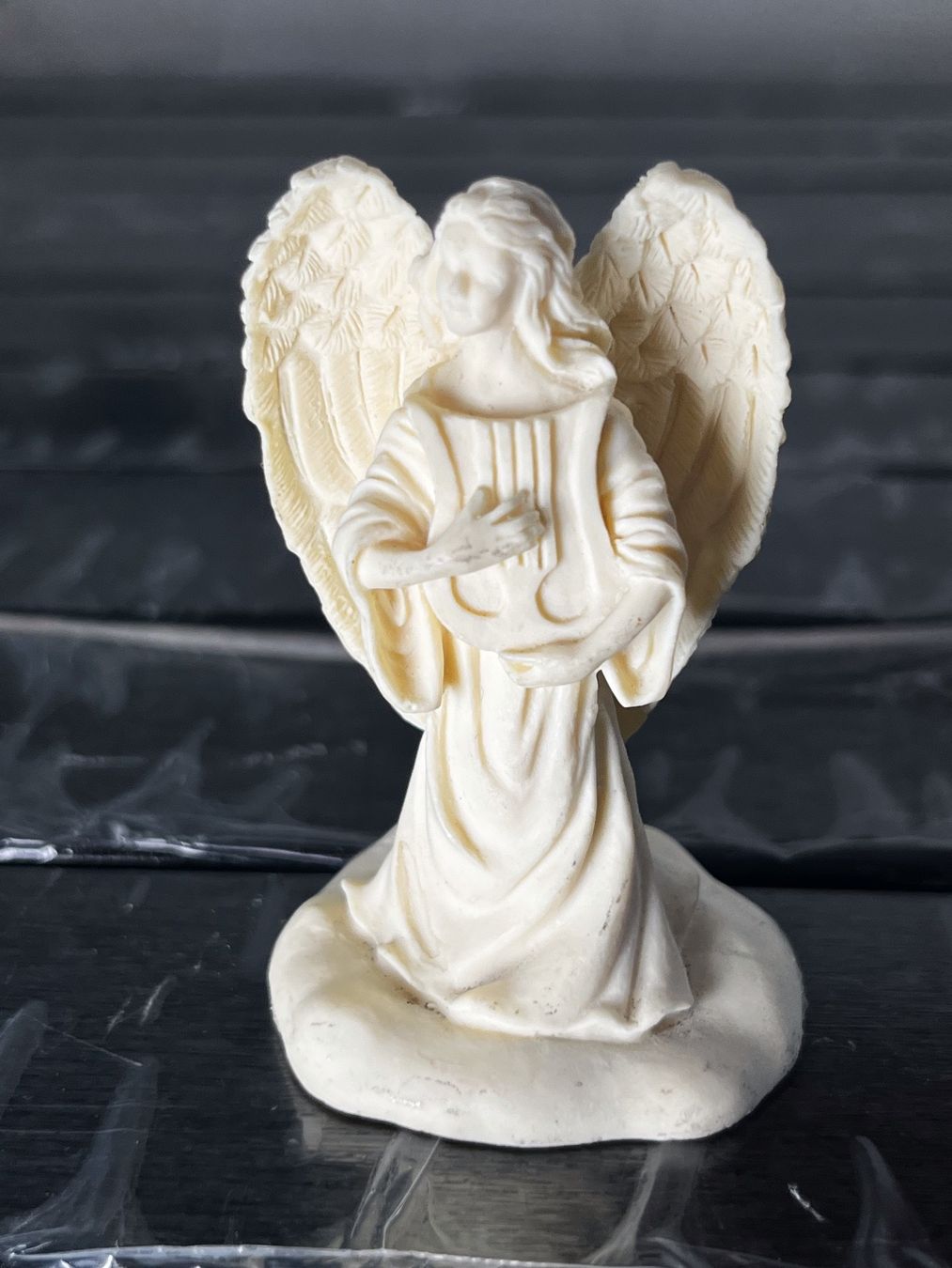 Figuren: Religiöse Engelsfigur, die auf einer Harfe spielt, 1994 – Gebraucht aus Tafers von JP911