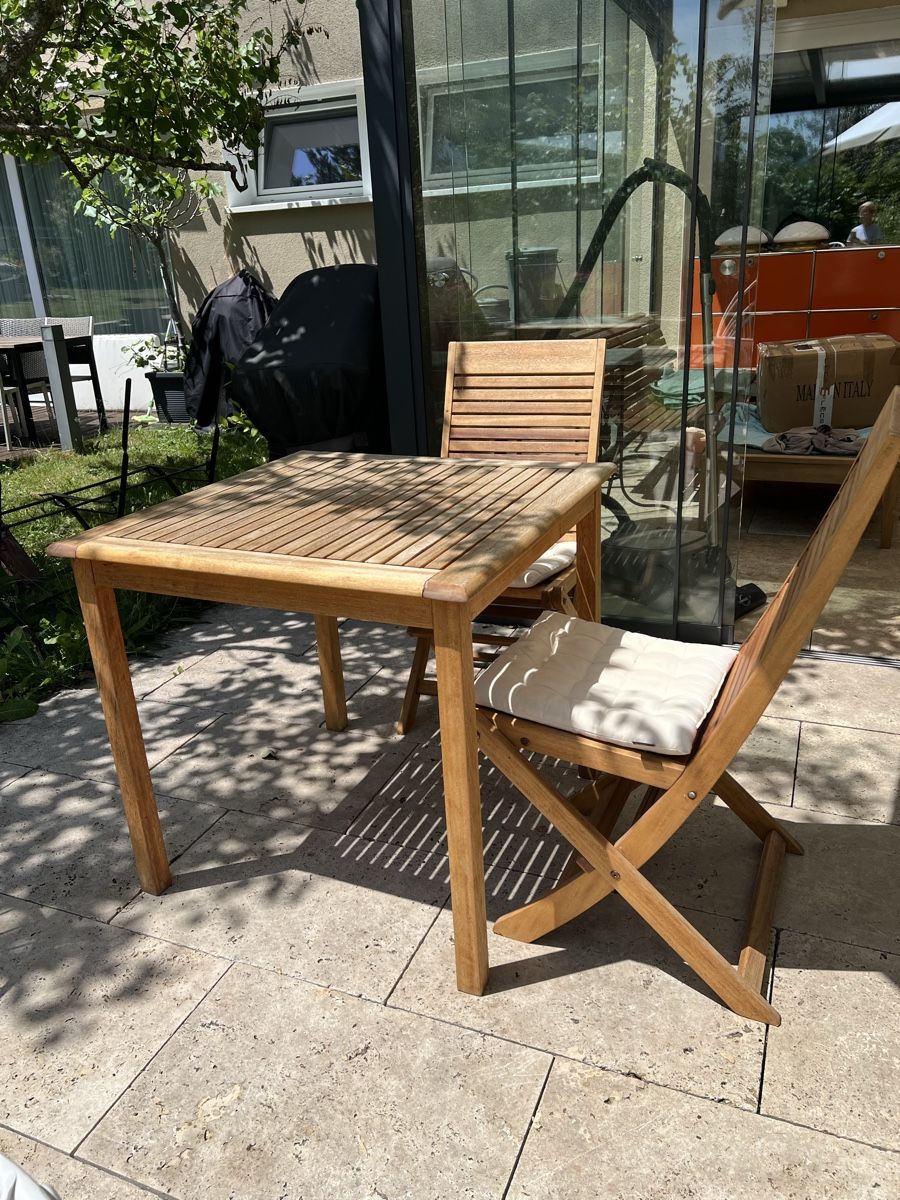 Set di tavolo e panche: Teakholz Tisch und Stühle – Usato da Wabern venduto da La-Vitrine