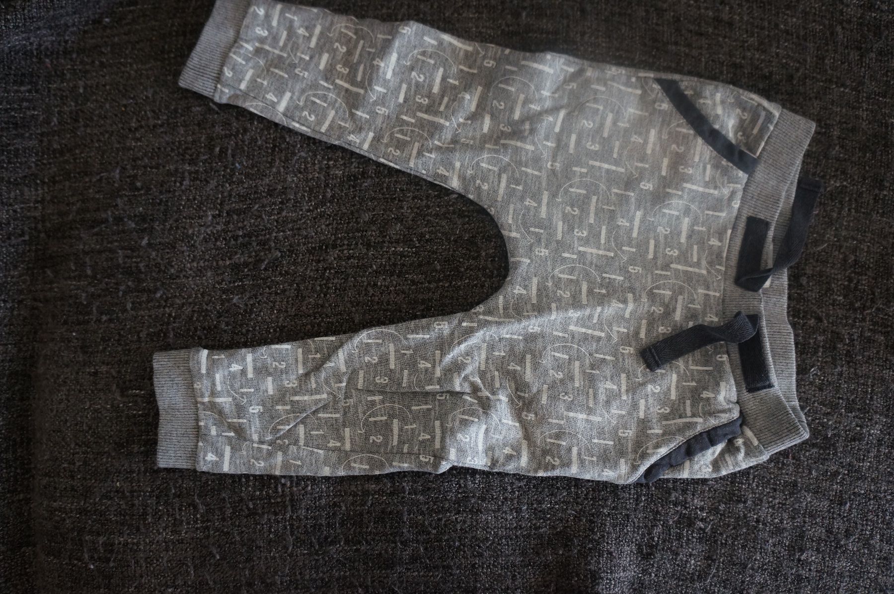 Pantaloni: Pantalon bébé 86cm(12-18 mois) – Usato da CHAM venduto da kam_6slh