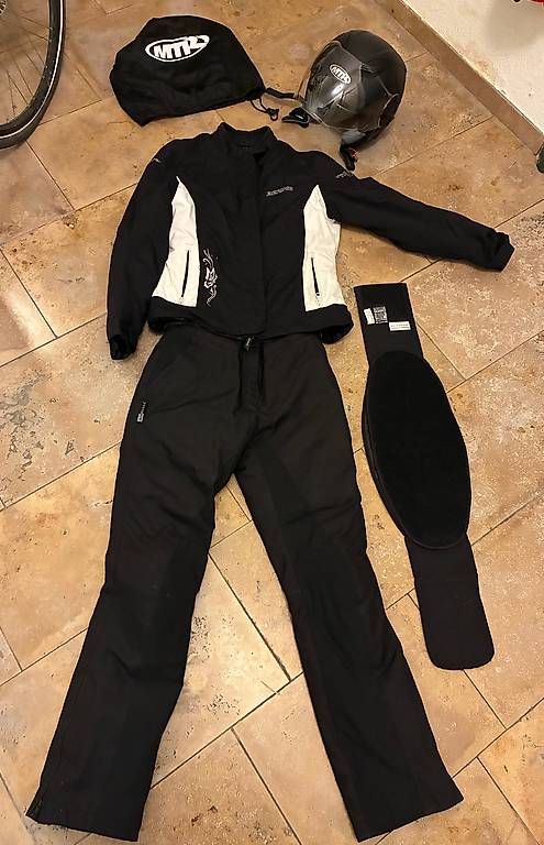 Completi & Tailleur: Motorradbekleidung Damen S/M mit Helm – Usato da Zürich venduto da gutting