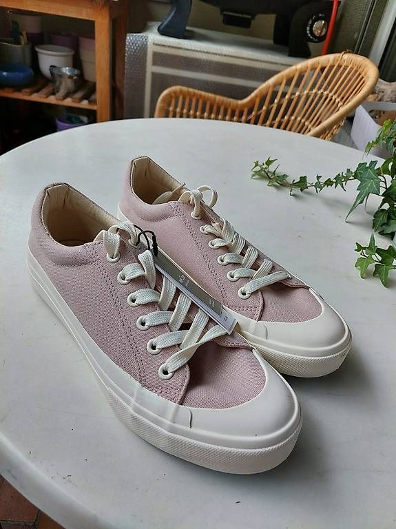 Chaussures femmes: Stilvolle Sneakers Gr. 40 – D'occasion à Bern par Huha1