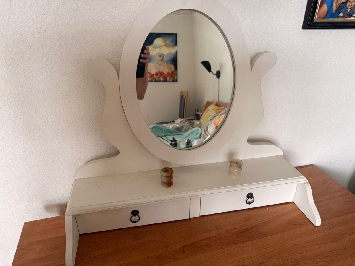 Coiffeuses: Dressing table with mirror white two drawers – D'occasion à La Chaux-de-Fonds par joa_jk5g 1