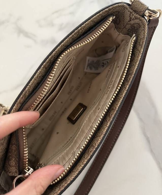 Borse da donna: Guess Handtasche mit Portmonee  – Usato da Zollikofen venduto da noa_gw5d 1