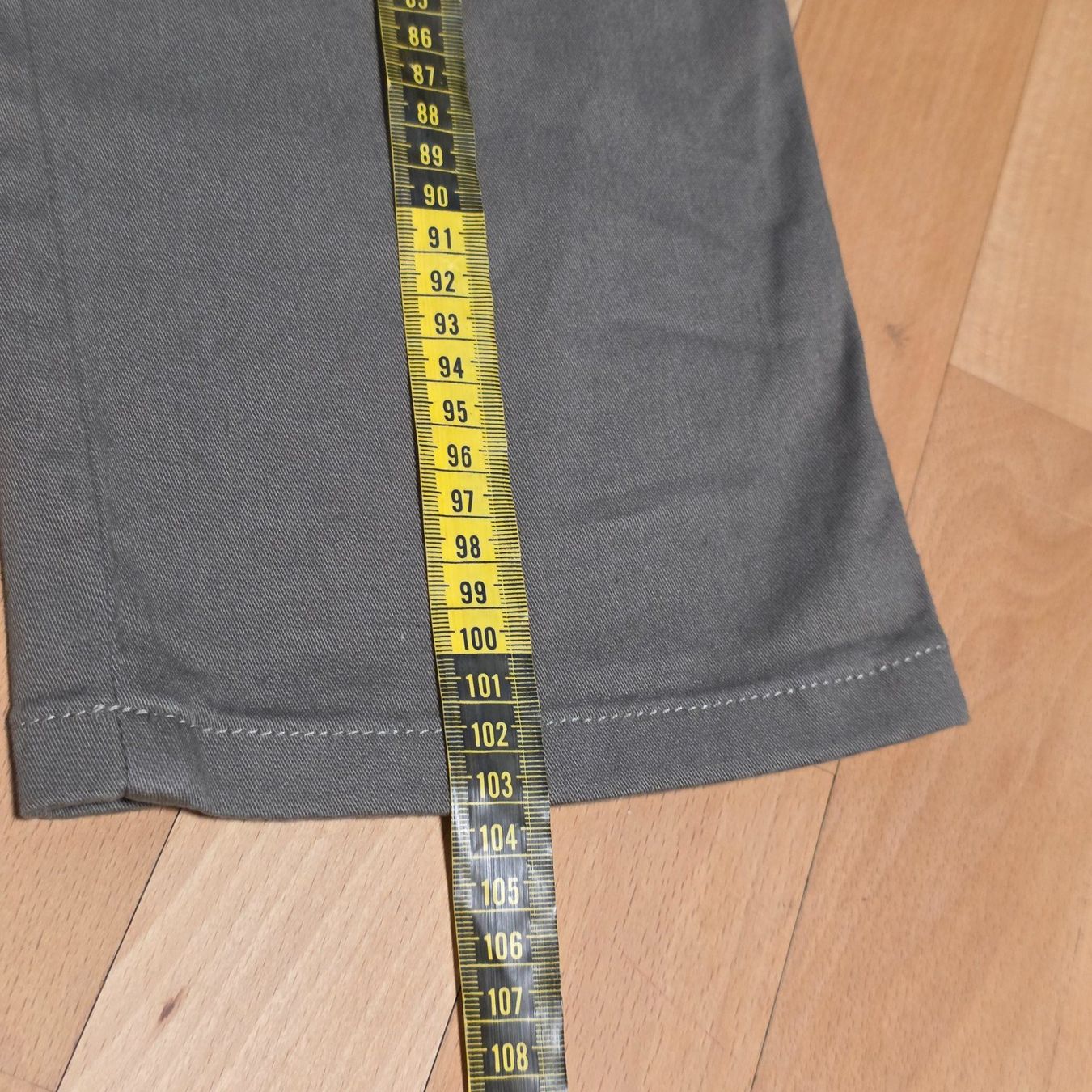 Pantaloni: Olivgrüne Hose Gr. 44 neuwertig – Usato da Wald ZH venduto da CapLux 9