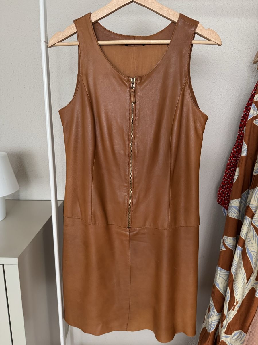 Massimo Dutti Kleider: Lederkleid Massimo Dutti M – Gebraucht aus Galgenen von rpoto