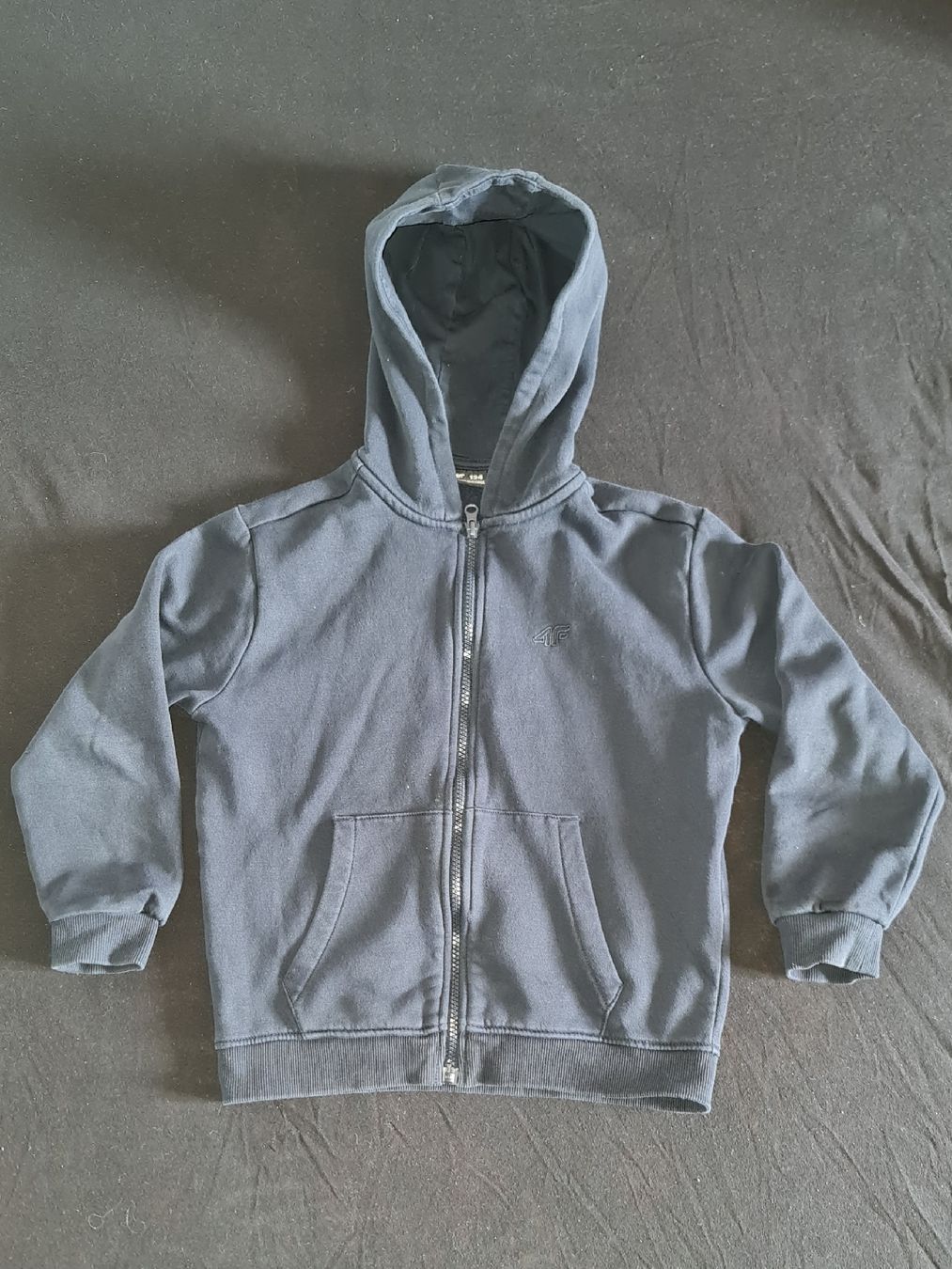 Maglioni & Felpe: Kapuzenpullover Grösse 134, dunkelblau – Nuovo (secondo la descrizione) da Lengnau BE venduto da Spahrtakus