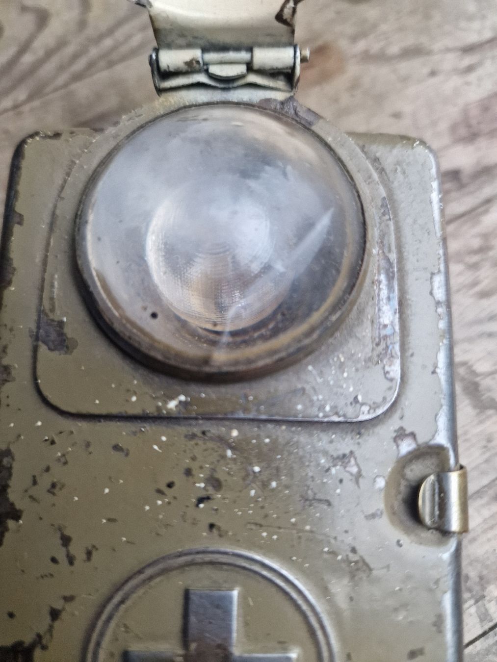 Schweizer Armee Lampen: Lampe Armeegrün mit Kreuz, gebraucht – Gebraucht aus Weite von Liane1973 3