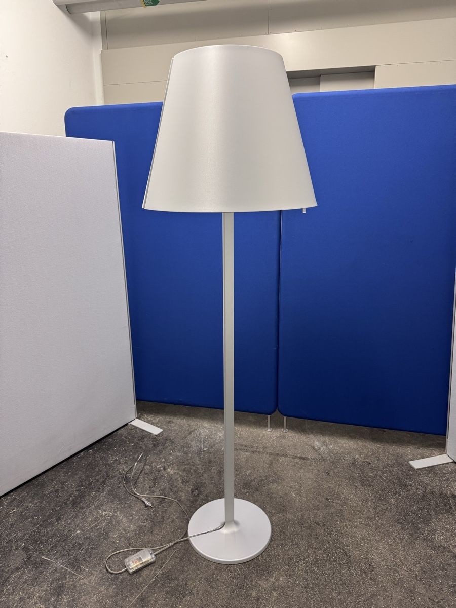 Artemide Lampade: Stehleuchte Artemide Melampo Mega Terra – Usato da Bern venduto da samryan