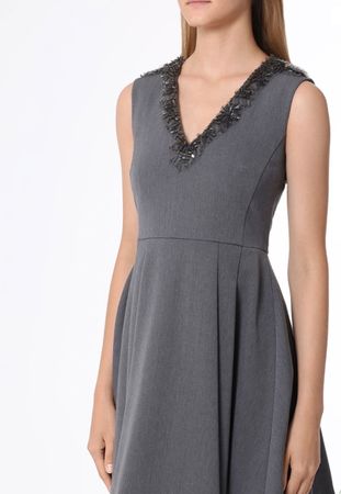 Philosophy Kleid mit V-Ausschnitt, perfekt für den Herbst!