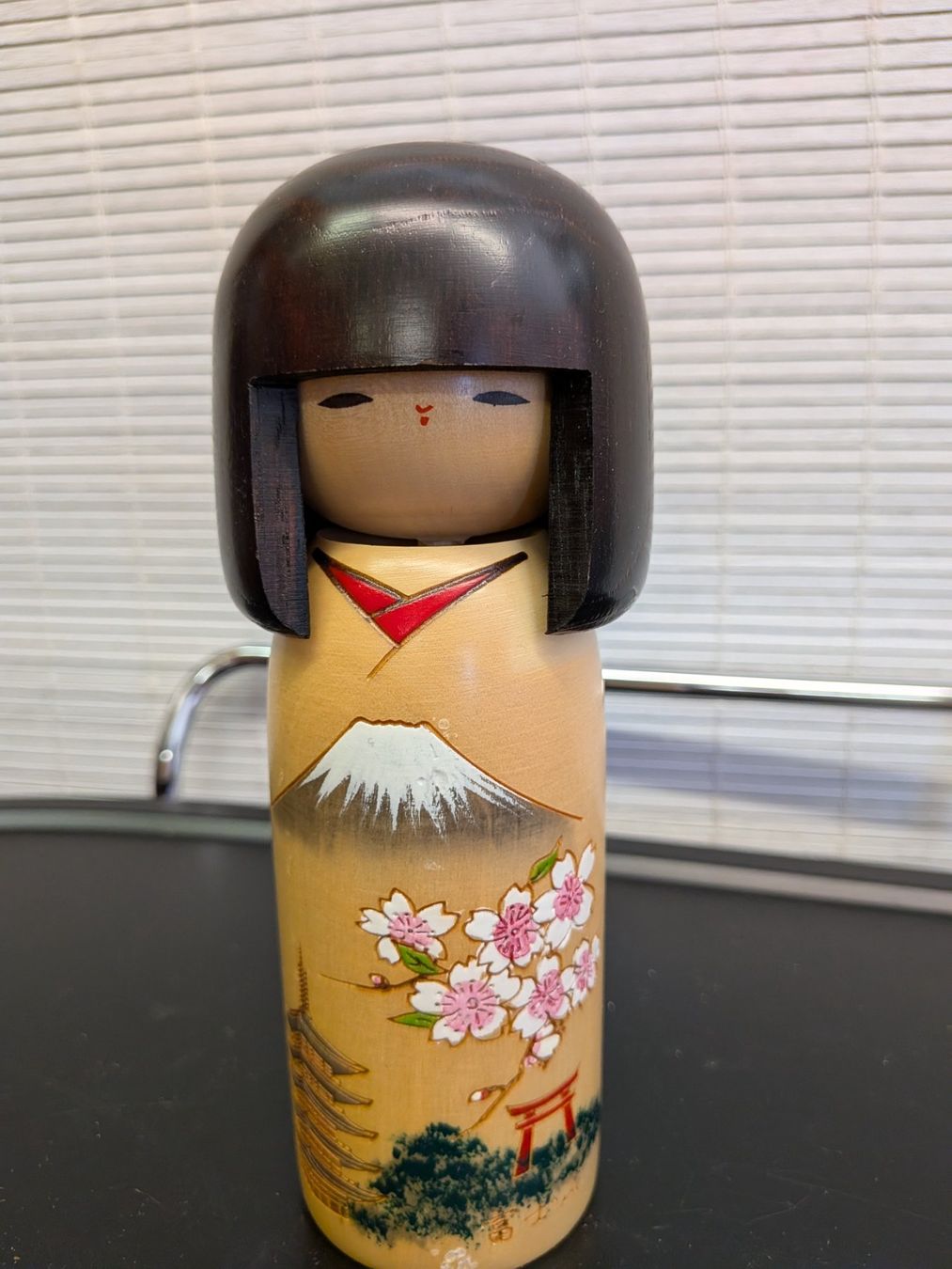 Figuren: Kokeshi defekt – Gebraucht aus Emmen von magelan