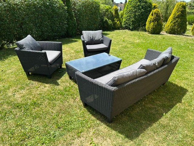 Set di tavolo e panche: Terrassen Lounge / Gartenmöbel – Usato da Oberwil-Lieli venduto da Doriano79