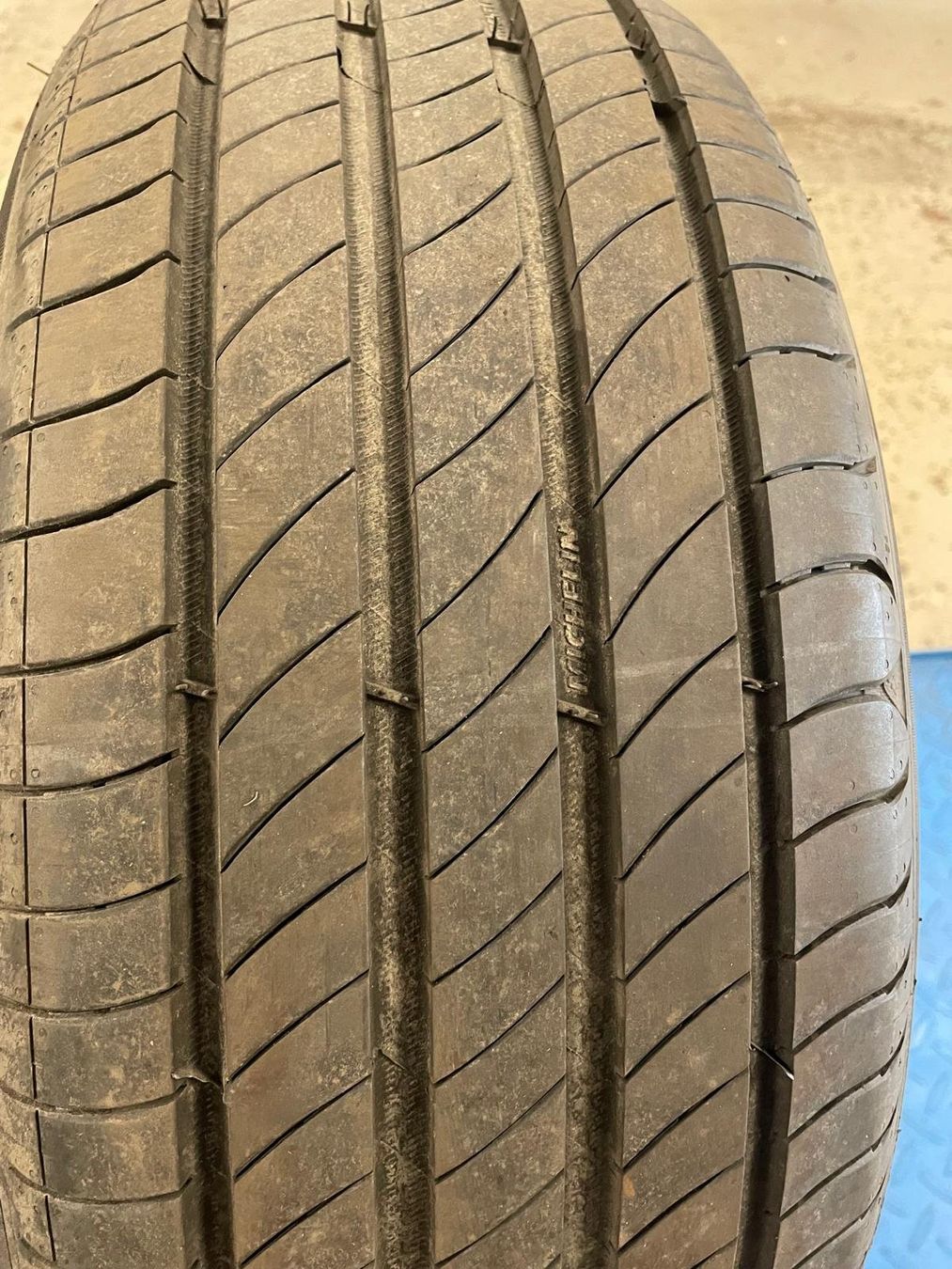Altro in Scrittura & Disegno: Gomme estive – Usato da Locarno venduto da aga_v5hf