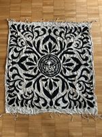 Obey Schal mit coolem Muster