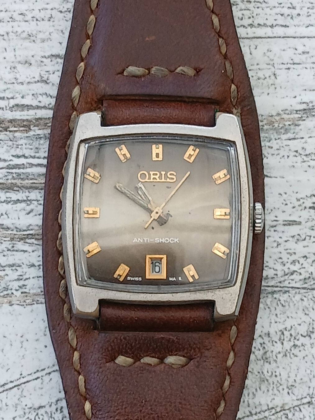 Oris Orologi: Oris Manual caliber 715 with date on leather strap 1960's – Usato da St-Cergue venduto da gar_x2b7