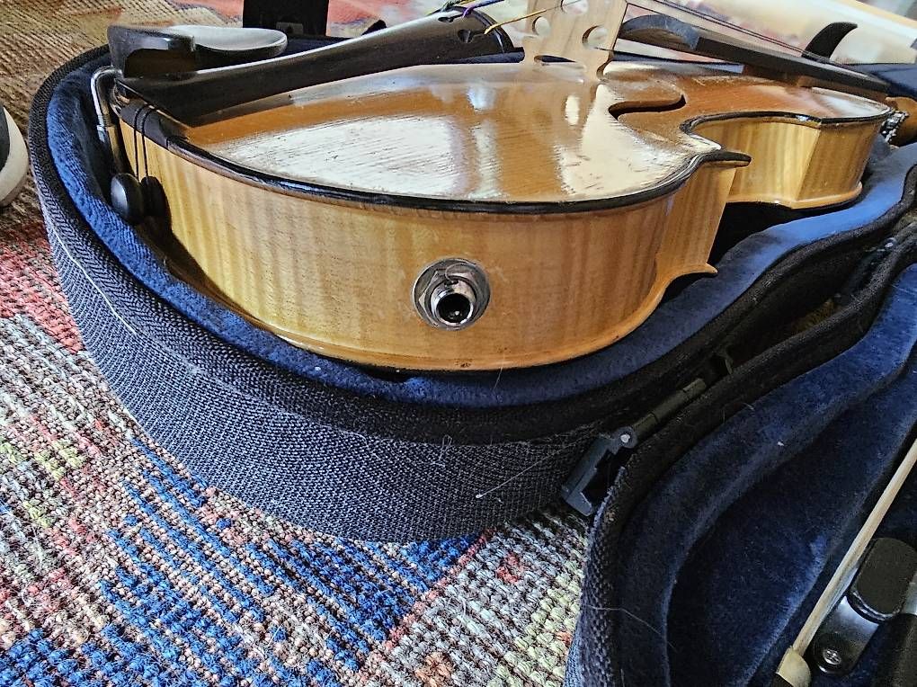 Strumenti musicali: Violine mit eingebautem Tonabnehmer 'Neolin' – Usato da Wohlen AG venduto da Tanneboum 2