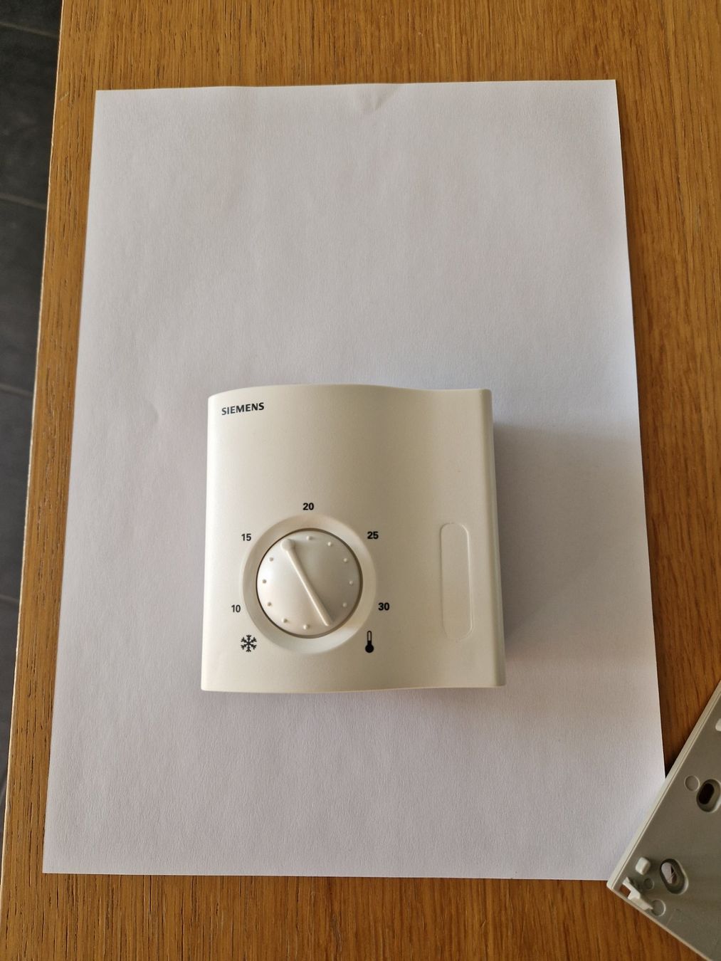 Siemens Interruttori: Siemens Raumthermostat Neuwertig – Nuovo (secondo la descrizione) da Vogelsang AG venduto da villa9 5