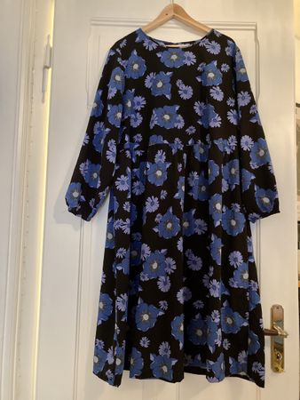 Schönes Retro Blumenkleid, Monki, Gr. XXL
