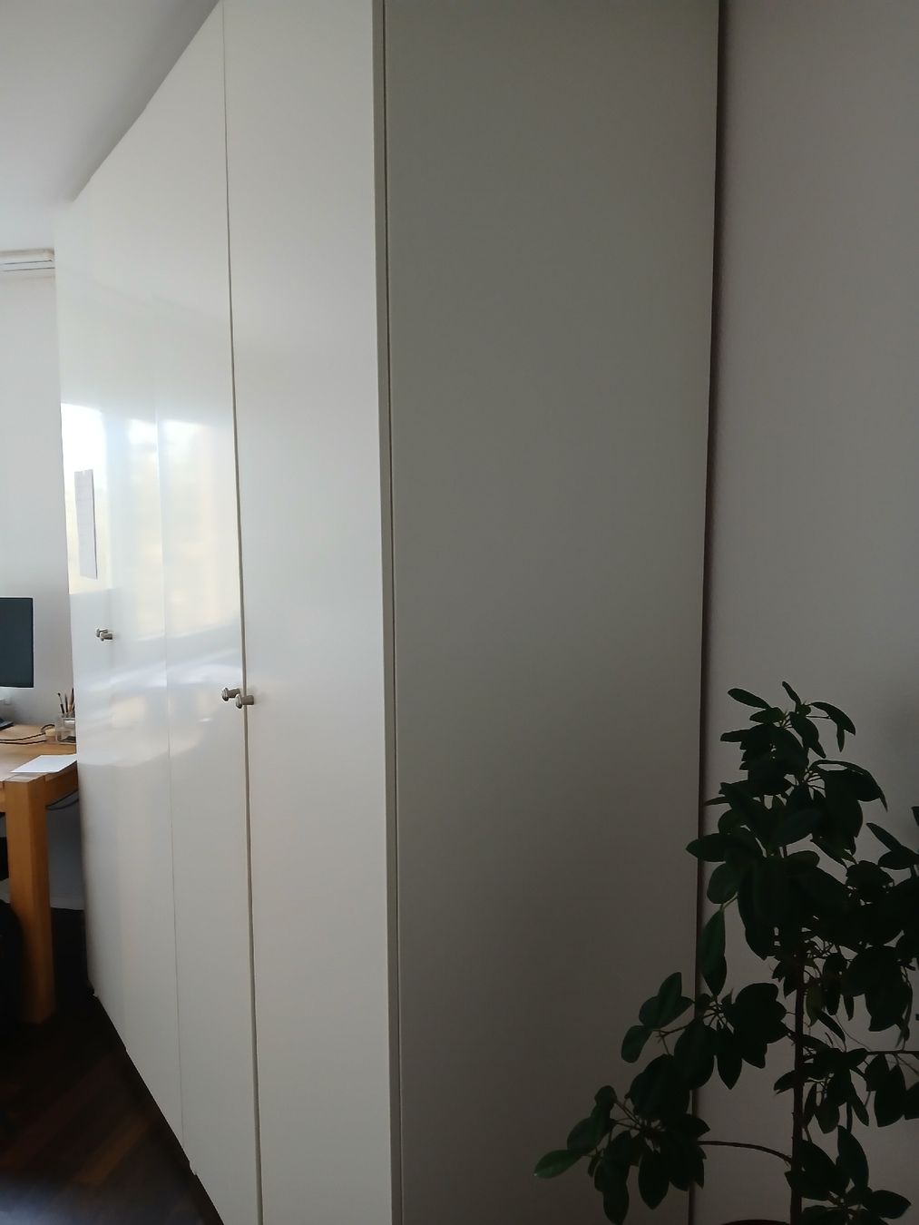 Ikea Armadi: Spacious White IKEA wardrobe 200×235×60 – Usato da Dübendorf venduto da LoRi-2026 3