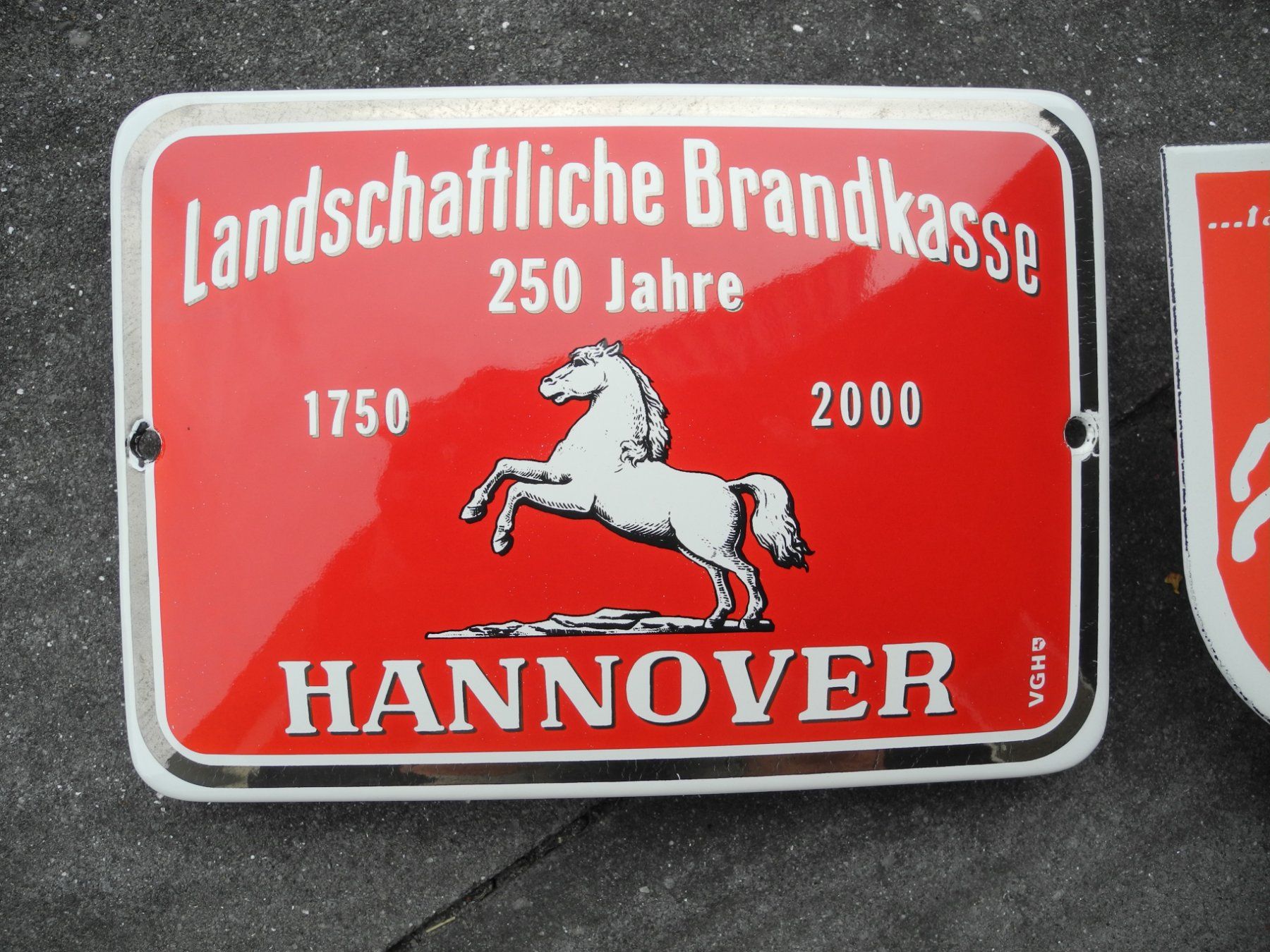 Schilder: 2 VERSICHERUNGS-EMAILSCHILDER – Gebraucht aus Reinach AG von Huckleberrysix 1