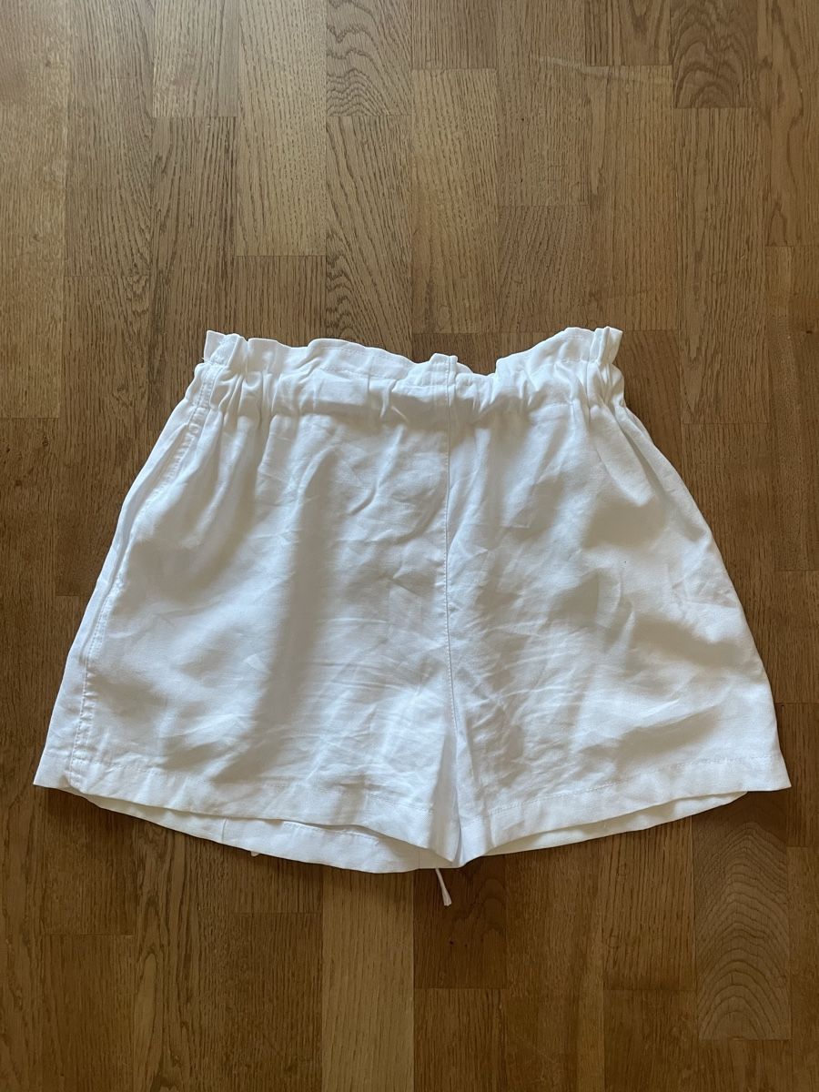 Pull&Bear Pantalons: kurze weisse Hose von Pull&Bear – Neuf (Voir description) à Bottmingen par iri_2dqk 1