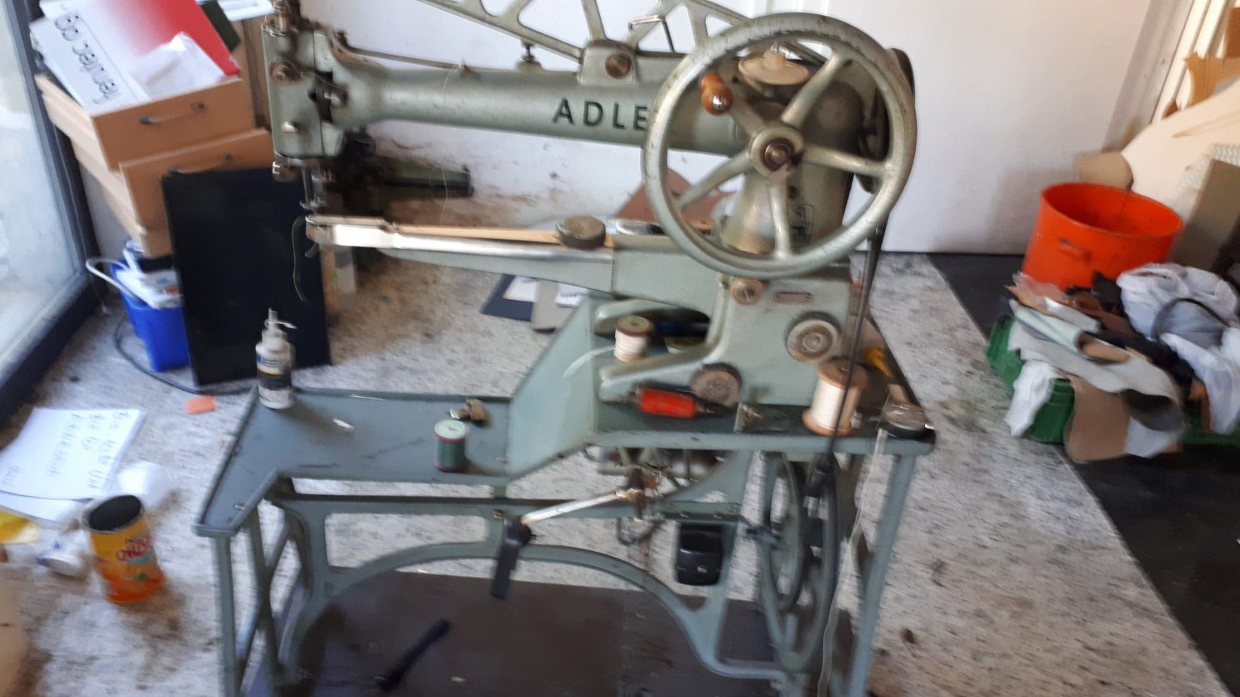 Adler Macchine da cucire: ADLER Nähmaschine mit Motor – Usato da Jegenstorf venduto da Rus4