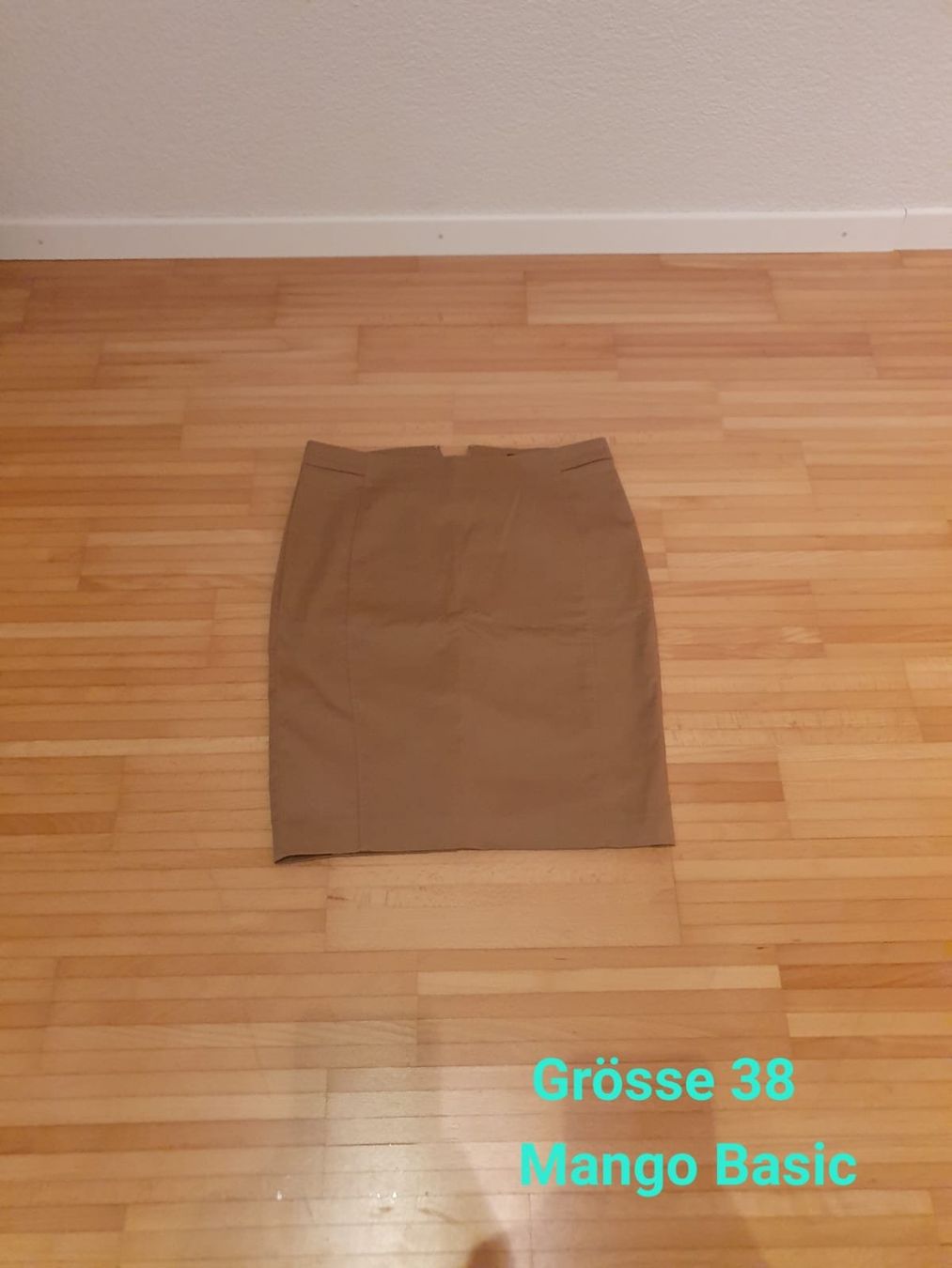 Mango Röcke: Jupe Mango Basic (Grösse 38) beige – Gebraucht aus Horw von Eva0860