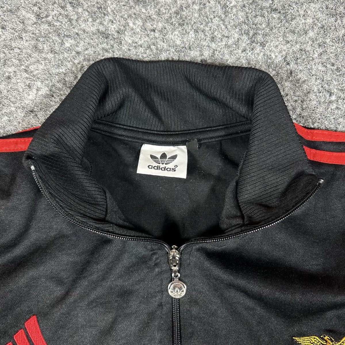 Adidas Jacken: Adidas Benfica jacket Medium  – Neu (gemäss Beschreibung) aus La Sagne NE von Matlasape 1