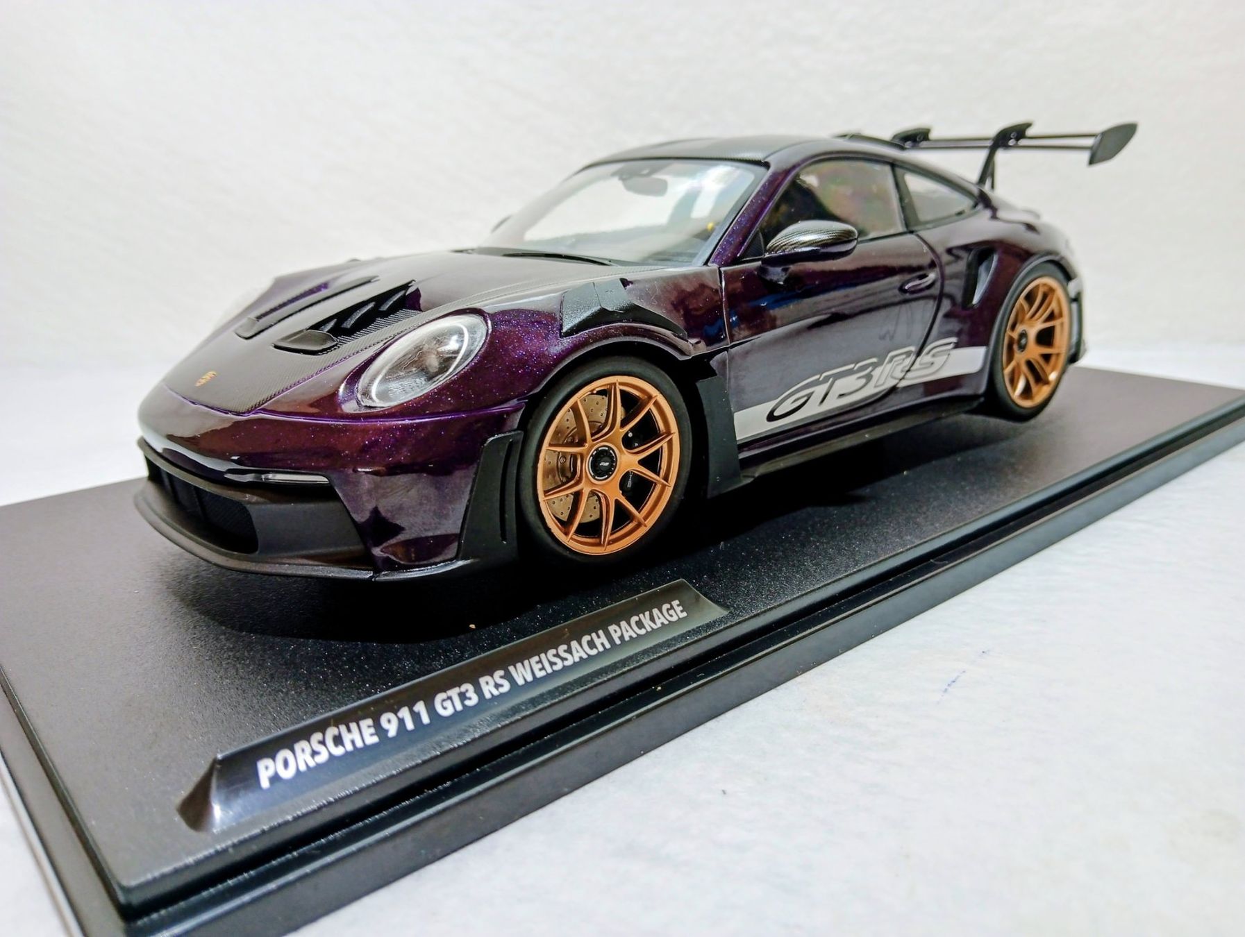 Porsche Modellini d'auto: Porsche  911 GT3 RS Weissach 2024 Package – Nuovo (secondo la descrizione) da Huttwil venduto da Secondtrain