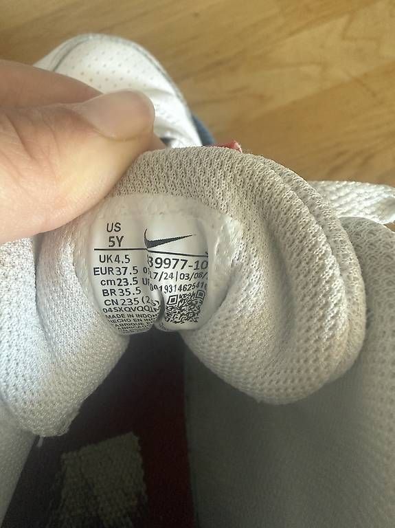 Nike Chaussures femmes: Nike schuhe 37,5 – D'occasion à Amriswil par cor_gpw9 3