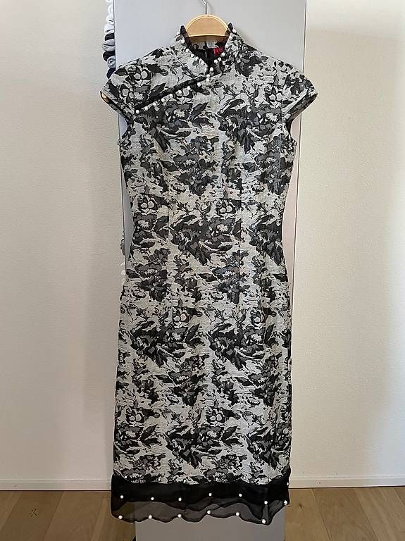 Vestiti: Kleid Qipao tailliert – Usato da Aarburg venduto da Qin3ze
