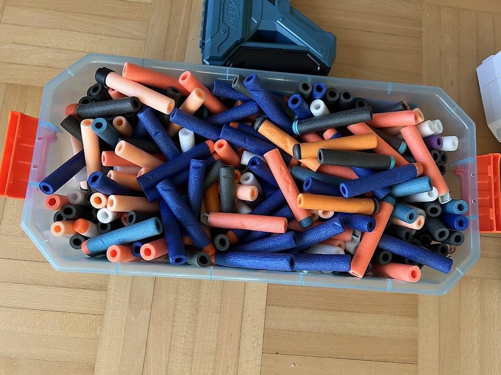 Jouets: Grosse Sammlung NERF (Einzelverkauf möglich) – D'occasion à Effretikon par kia_c6fv 1