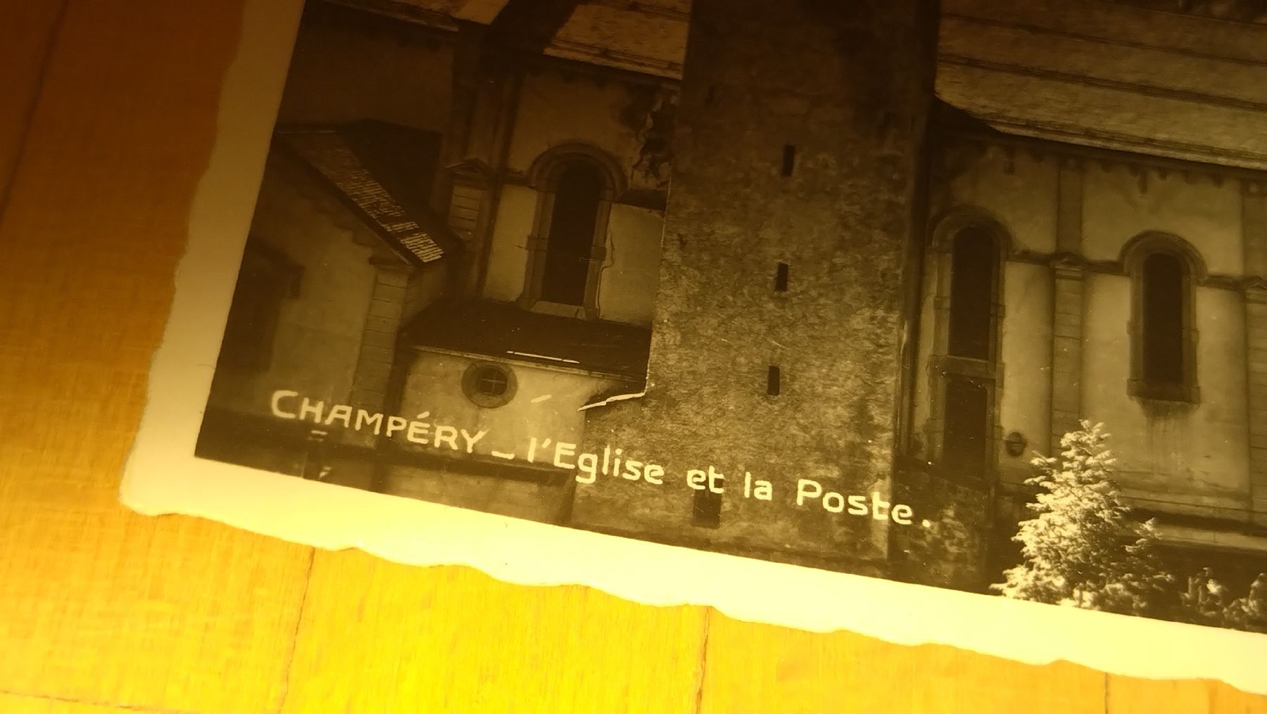 Cartoline postali:  Champéry L'Eglise et la Poste non circulée  – Usato da Farvagny-le-Grand venduto da LaCaverne 1
