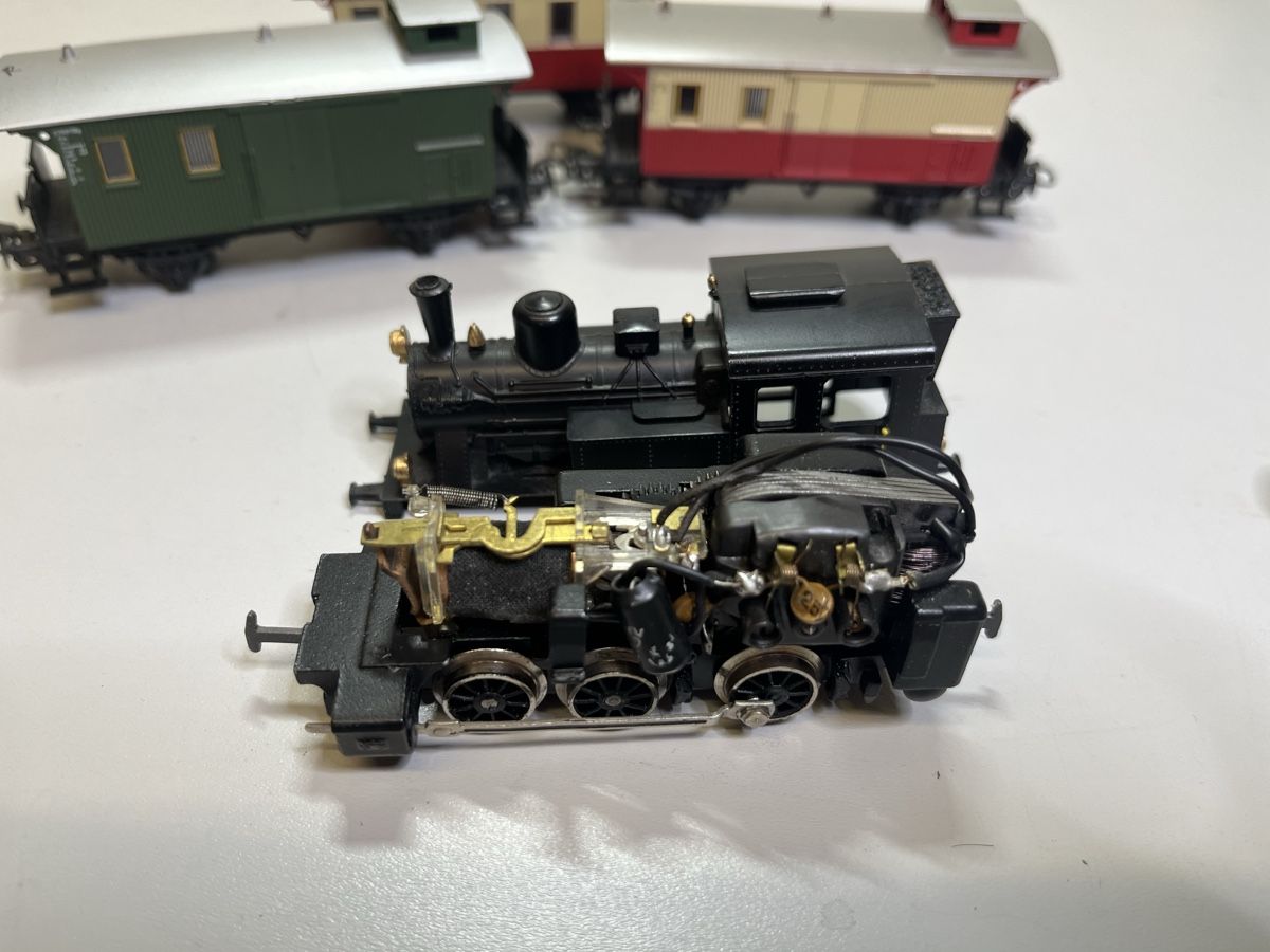 Märklin Modellini di ferrovie: Märklin Dampflok mit 3Wagen  – Usato da Adlikon venduto da Tonda01 6