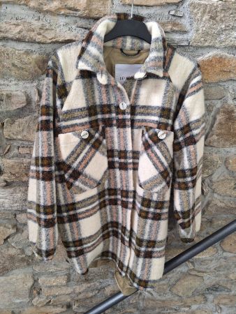 LÄSSIGE JACKE IM HOLZFÄLLERSTIL