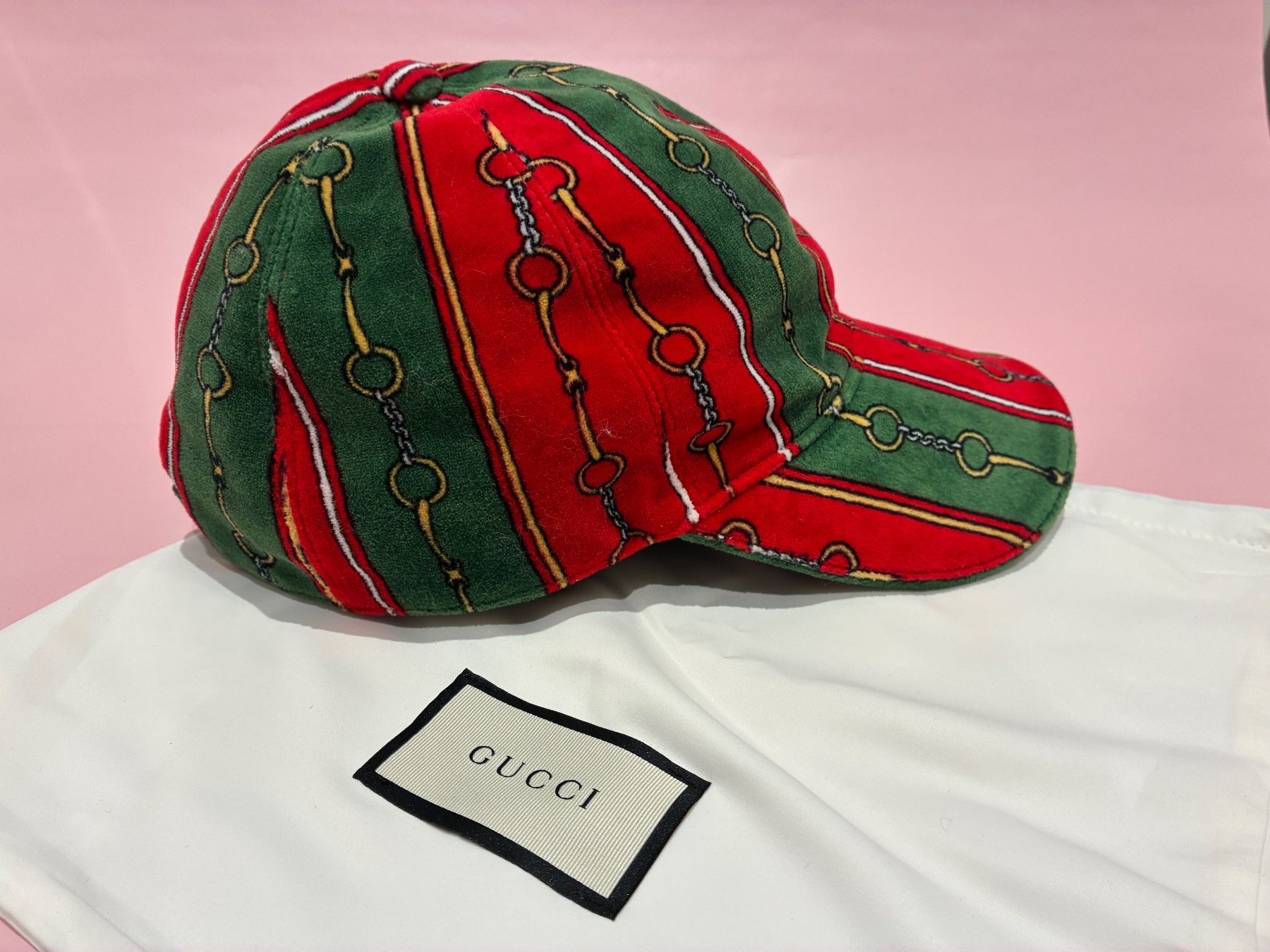 Gucci Copricapi, berretti & cappellini: Gucci HUT 59cm L / velluto – Usato da Paradiso venduto da Kayakara 1
