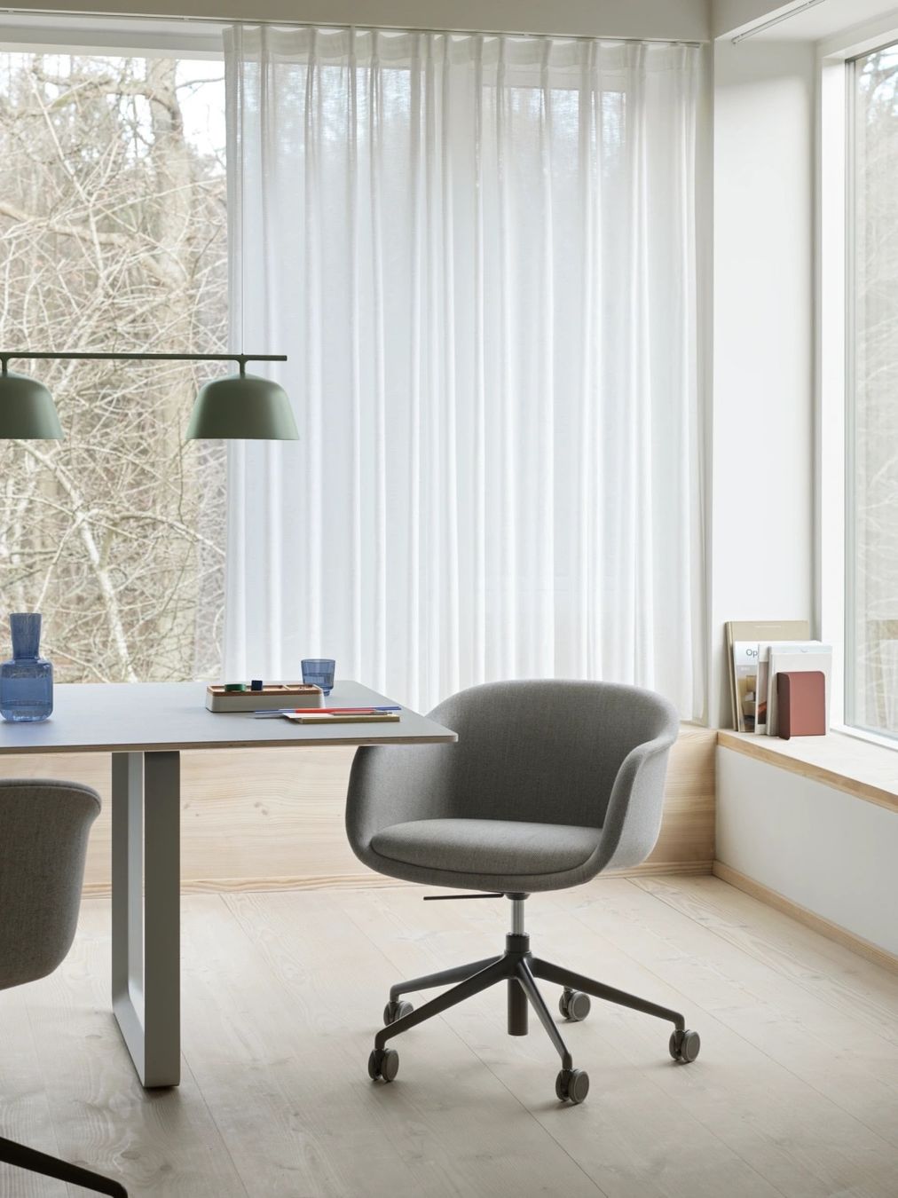 Tables: Muuto - Designer table 70/70 grey – D'occasion à Zürich par HeleneB 1