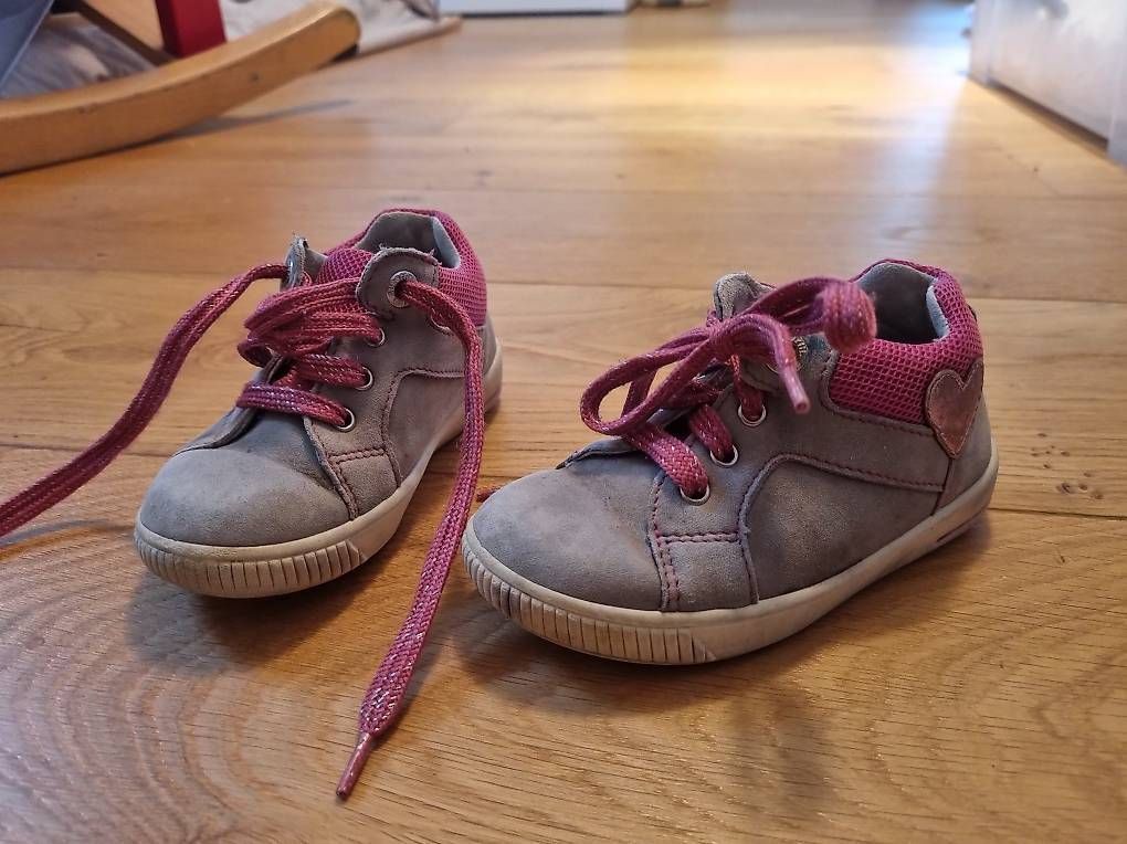 Scarpe per ragazzi: Superfit Kinderschuhe - Gr. 23 – Usato da Rheinau venduto da schalseb